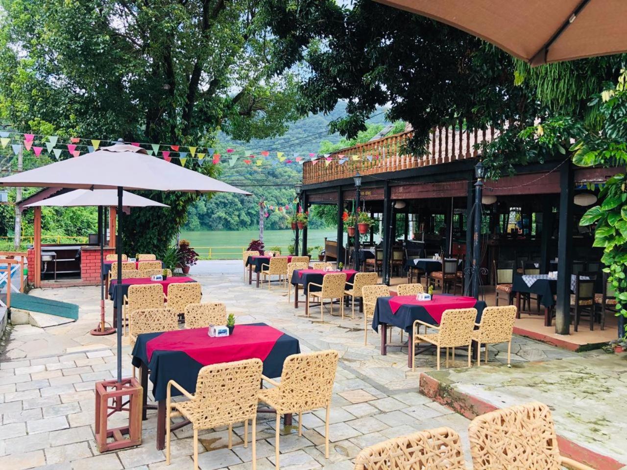 Lake View Resort Покхара Экстерьер фото