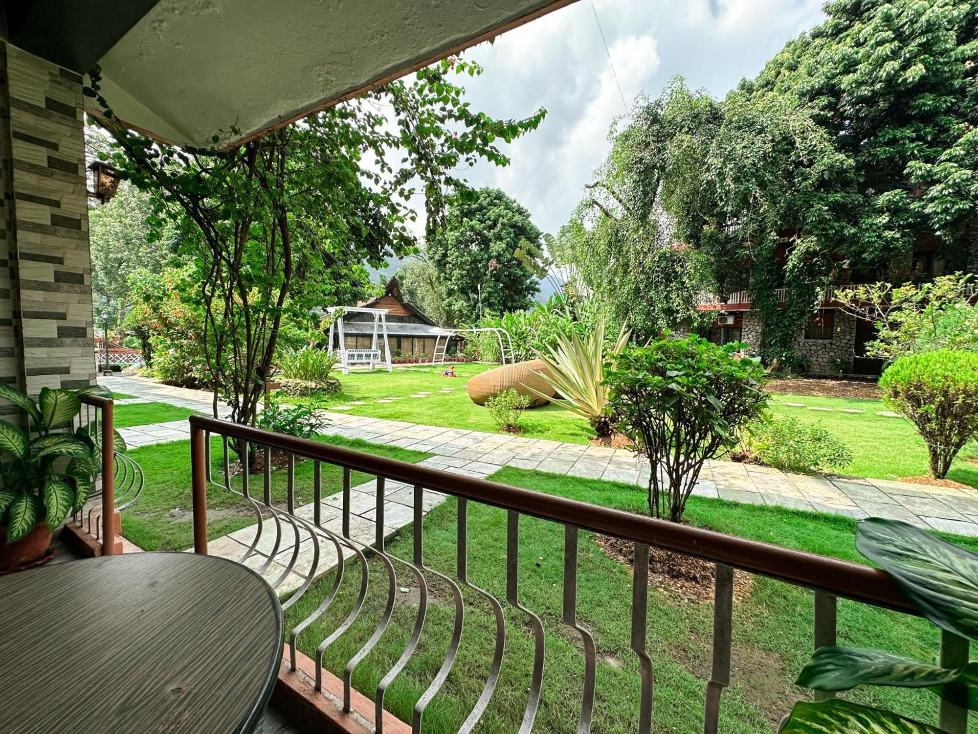 Lake View Resort Покхара Экстерьер фото