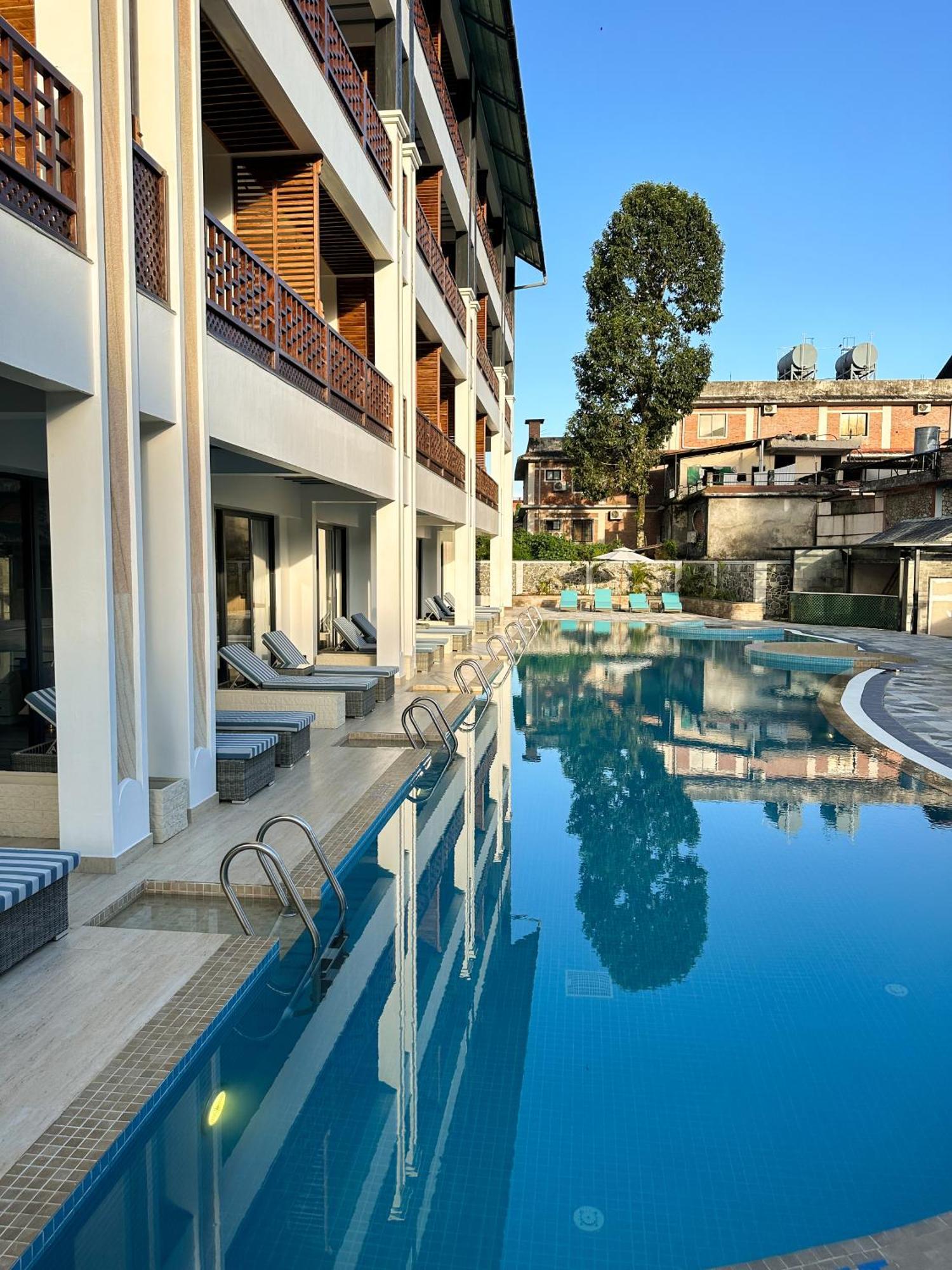 Lake View Resort Покхара Экстерьер фото