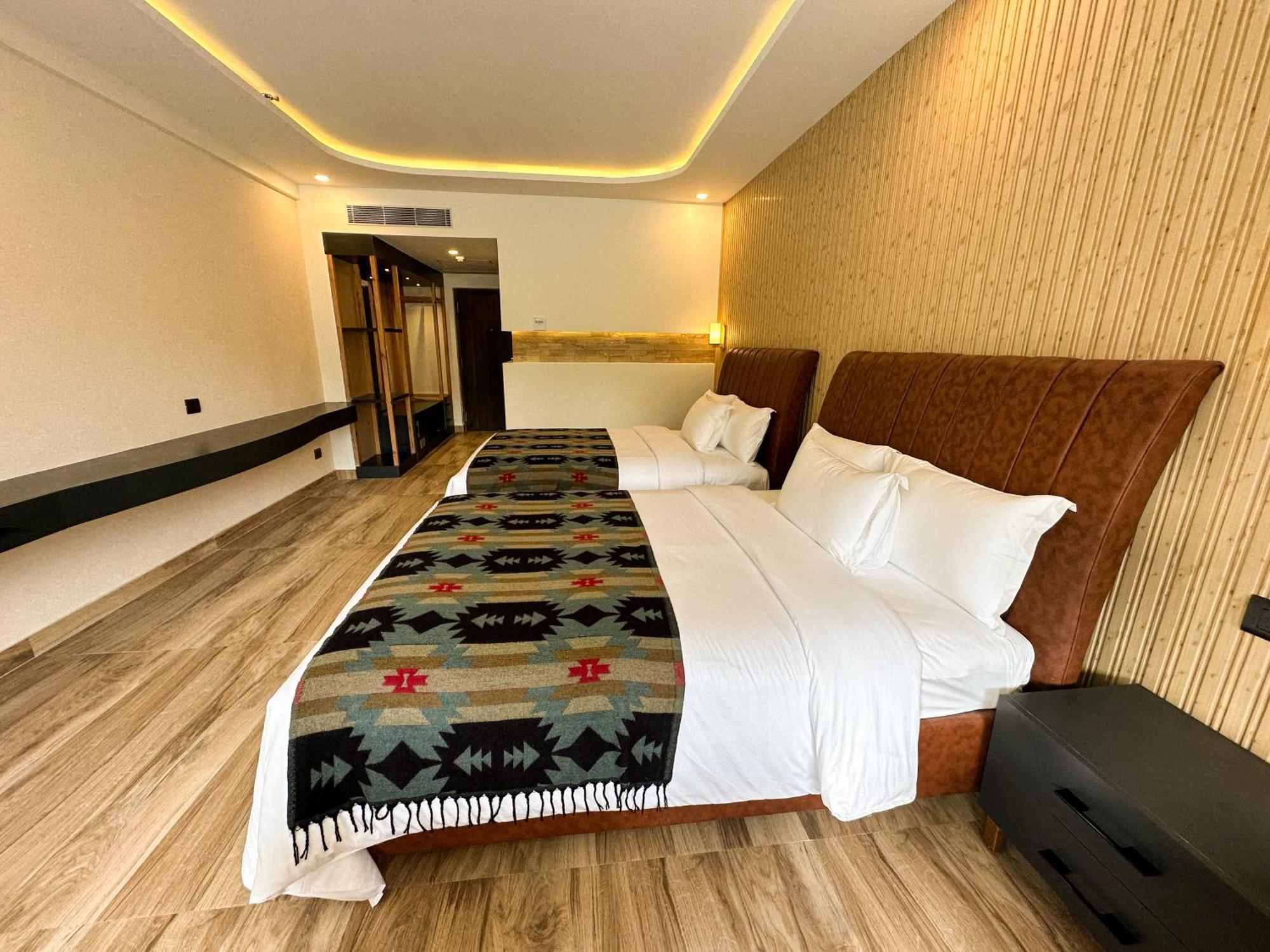 Lake View Resort Покхара Экстерьер фото