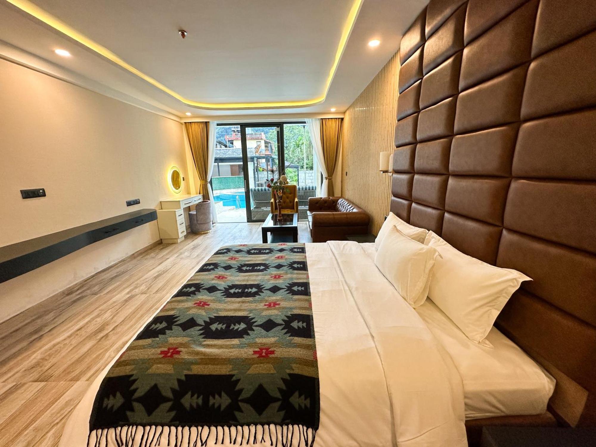 Lake View Resort Покхара Экстерьер фото