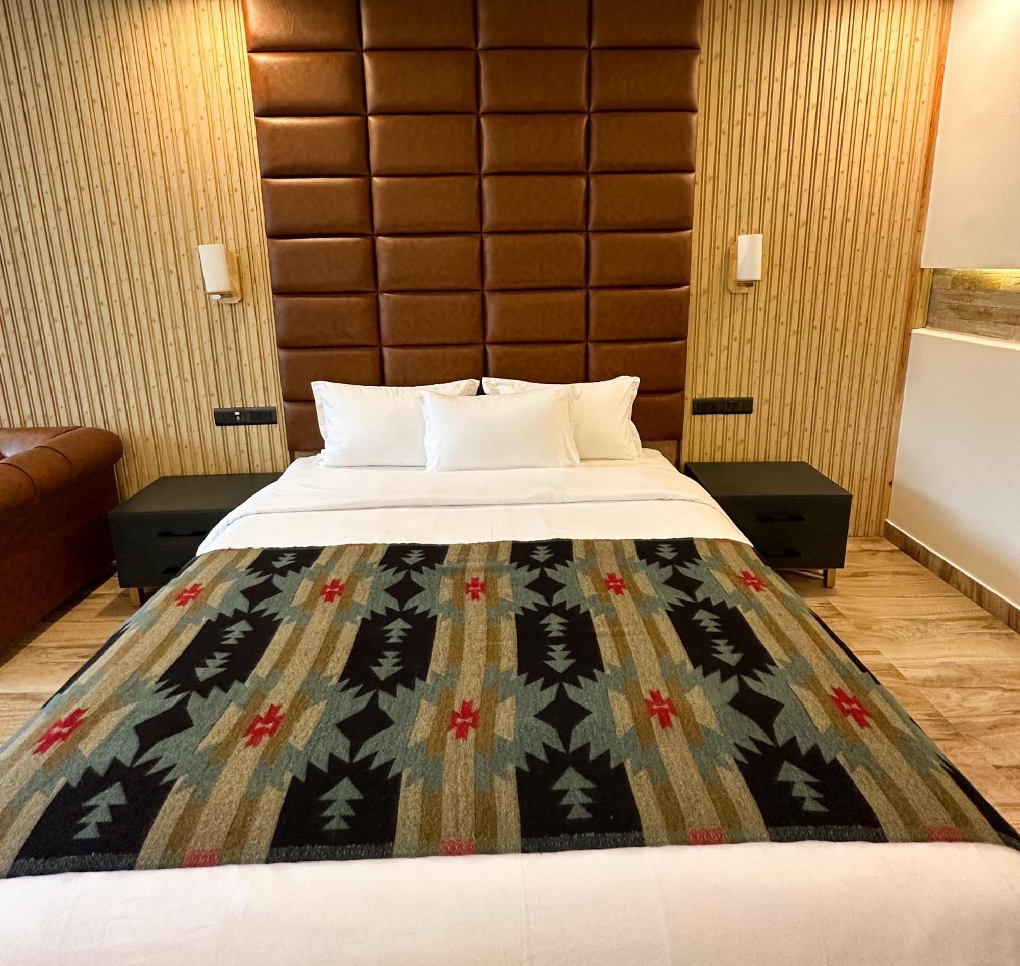 Lake View Resort Покхара Экстерьер фото