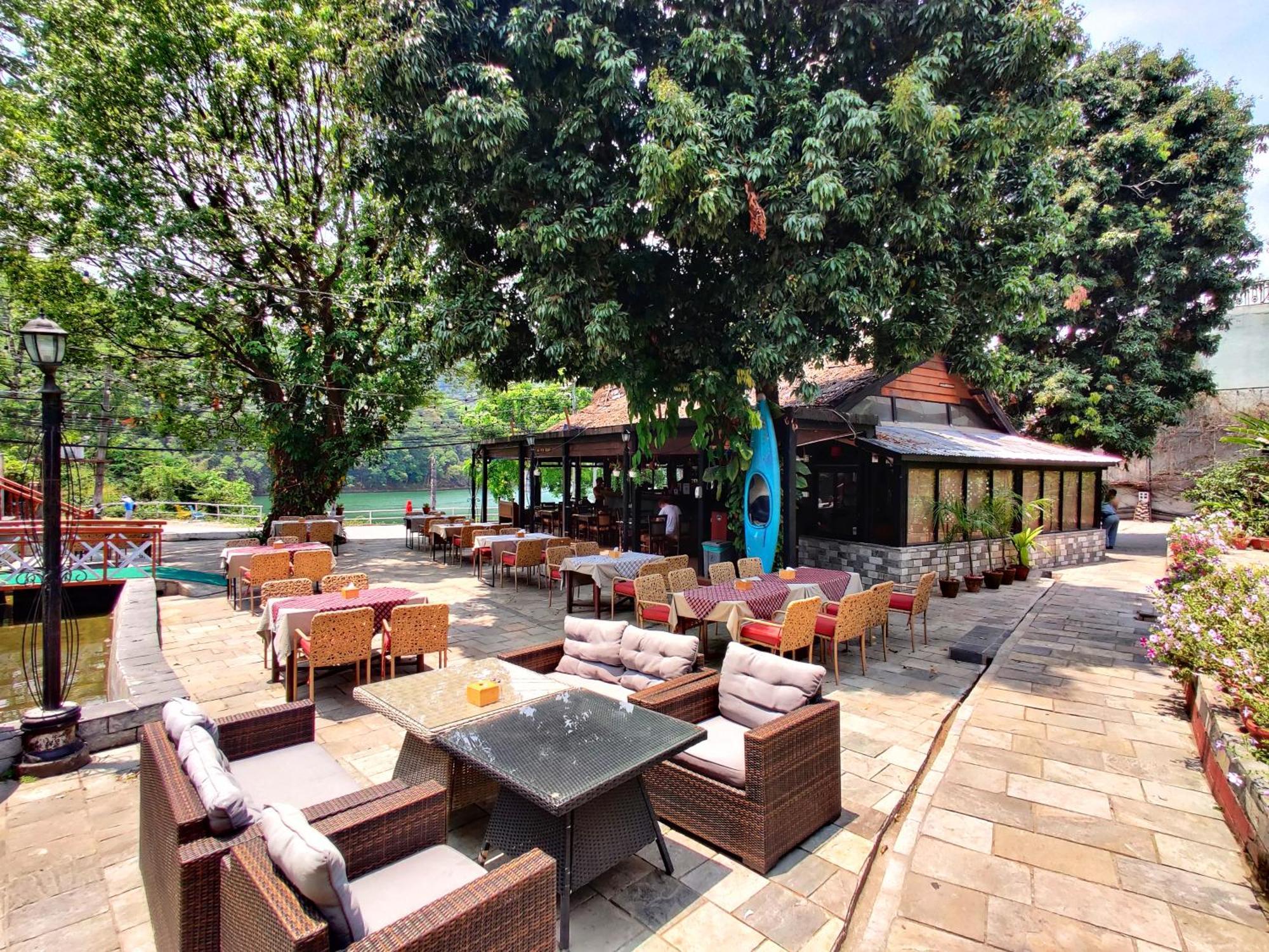 Lake View Resort Покхара Экстерьер фото