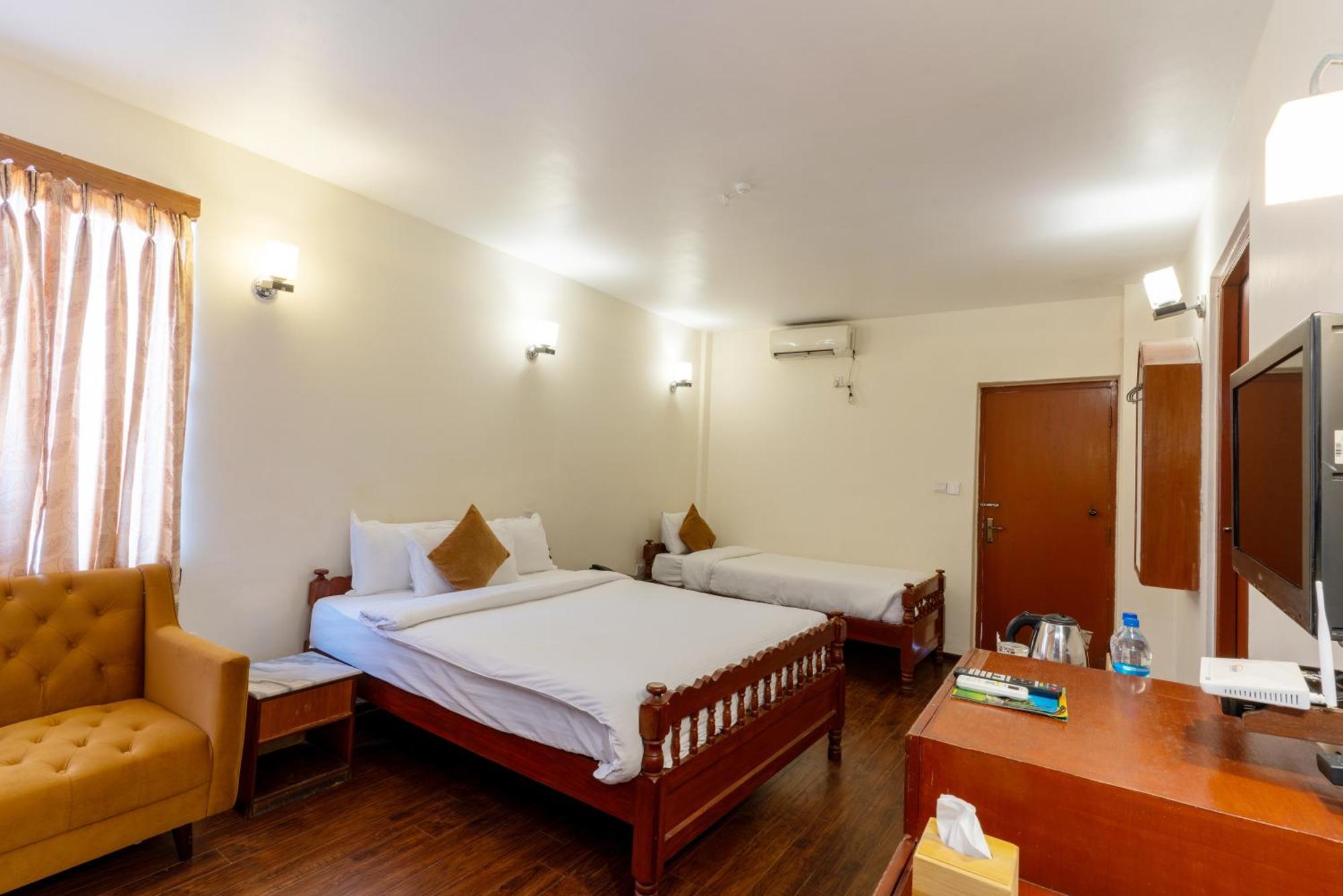 Lake View Resort Покхара Экстерьер фото